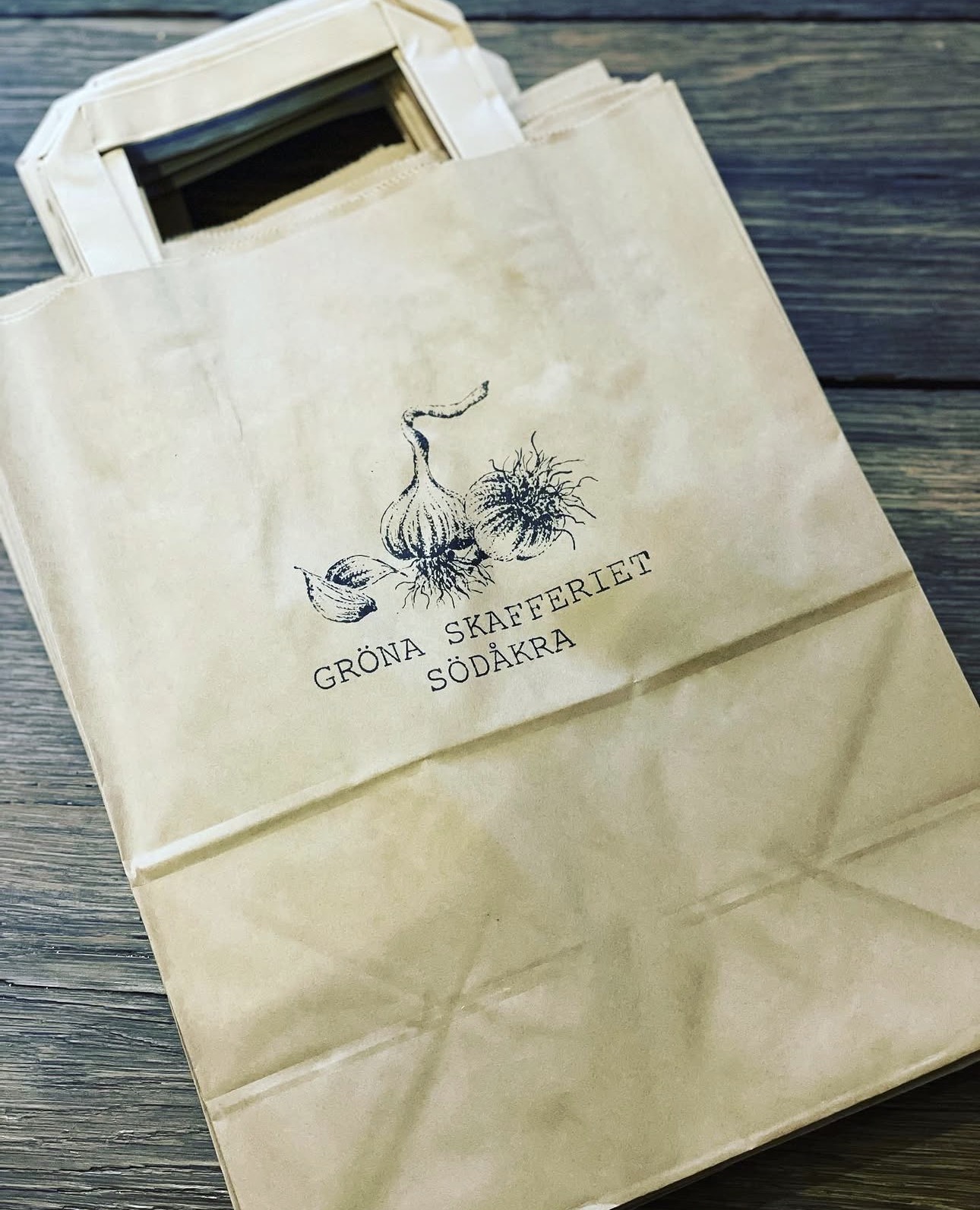 Gröna Skafferiets papperspåse med logga